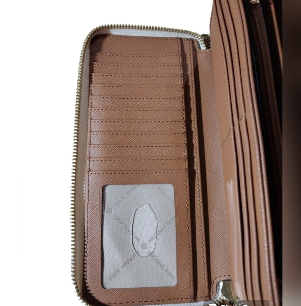 Michael Kors Jet Set Continental Wristlet - Picture 4 of 4